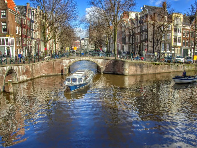 Image Amsterdam romantic canal